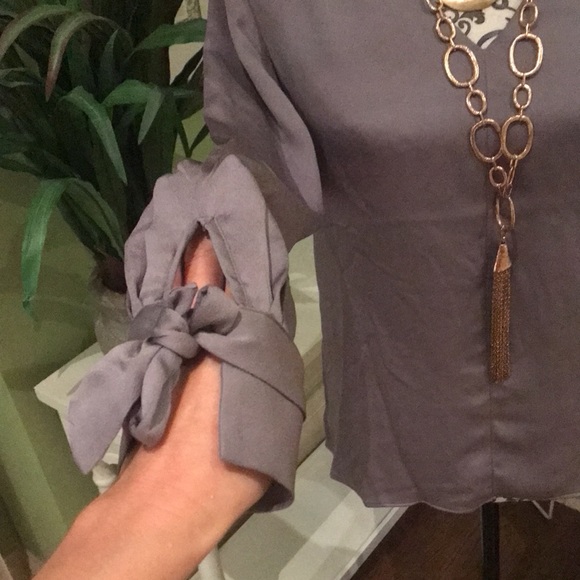 Banana republic blouse with tie sleeves - Picture 5 of 8